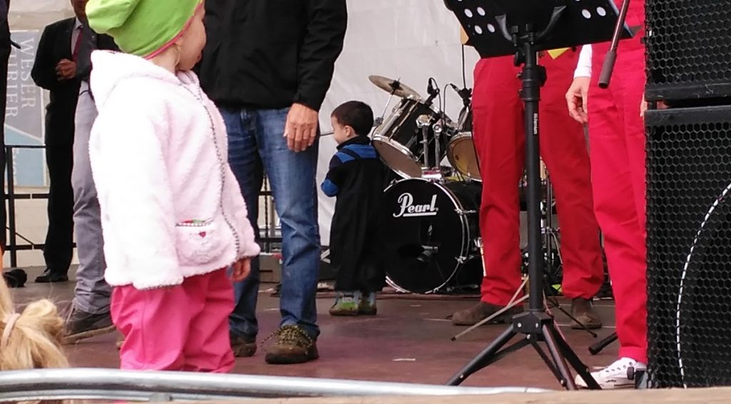 Peque En El Escenario