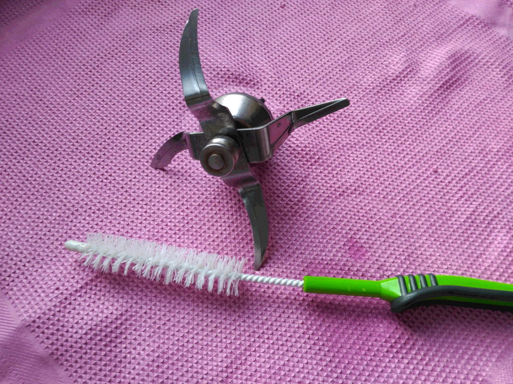 Cepillo para limpiar las cuchillas de la thermomix