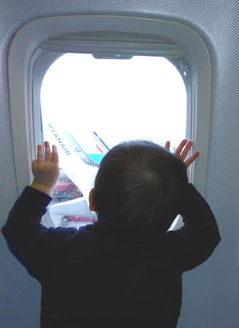 Viajar en Avión con un bebé: 23 dudas resueltas
