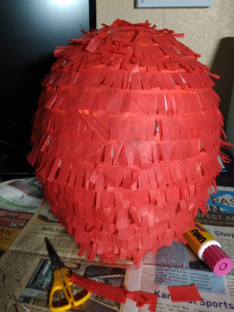 Como hacer una piñata de Spiderman - Flecos de papel seda