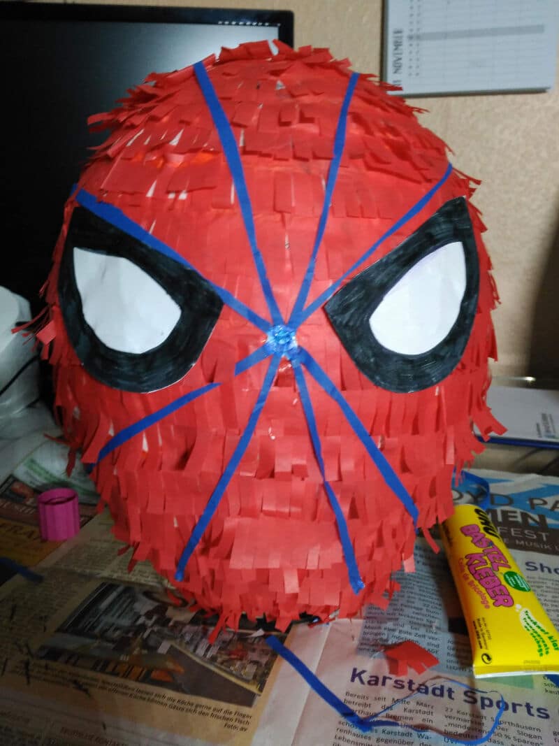 Cómo hacer una piñata de Spiderman DIY